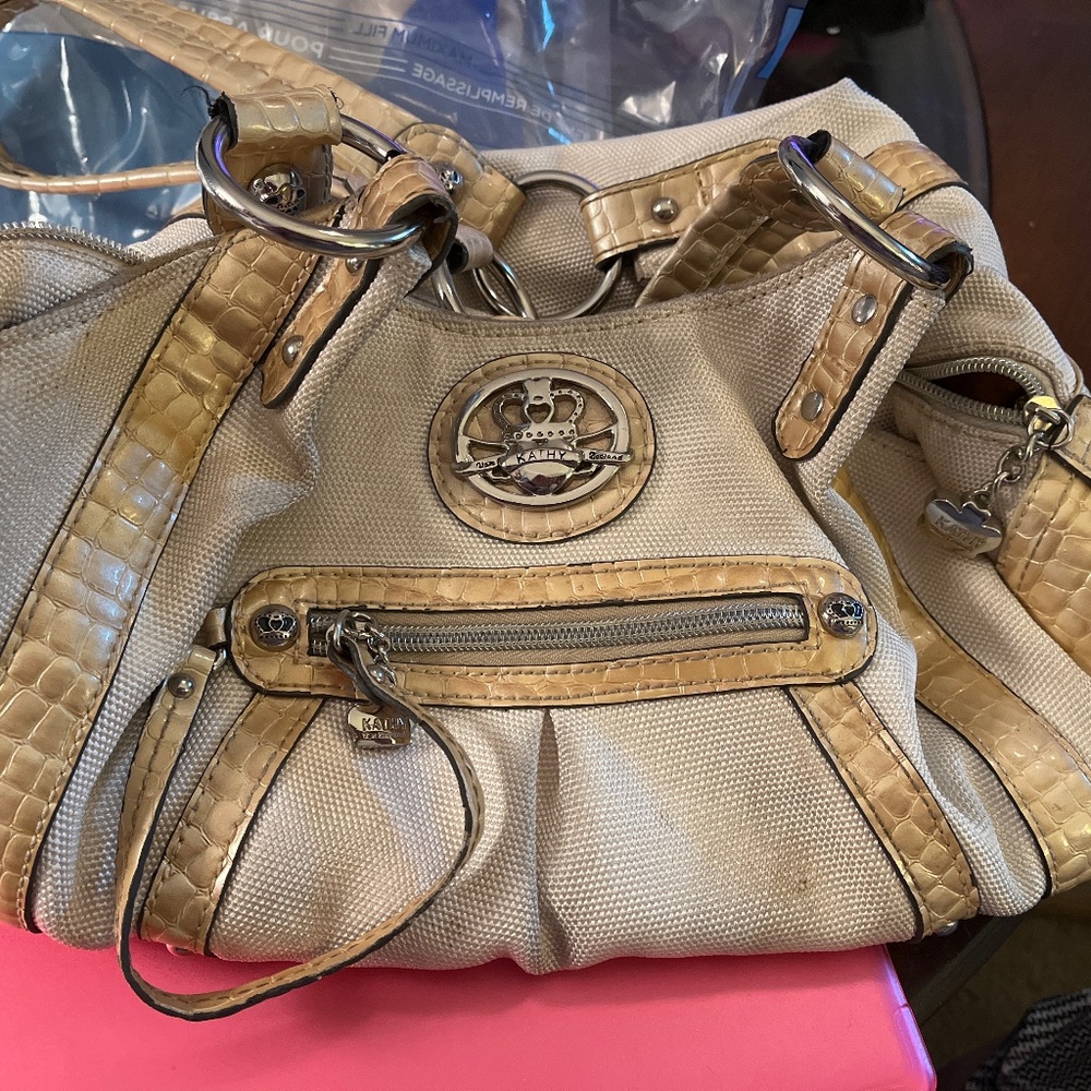 Kathy Van Zeeland Cream/Gold/Silver Shoulder Bag